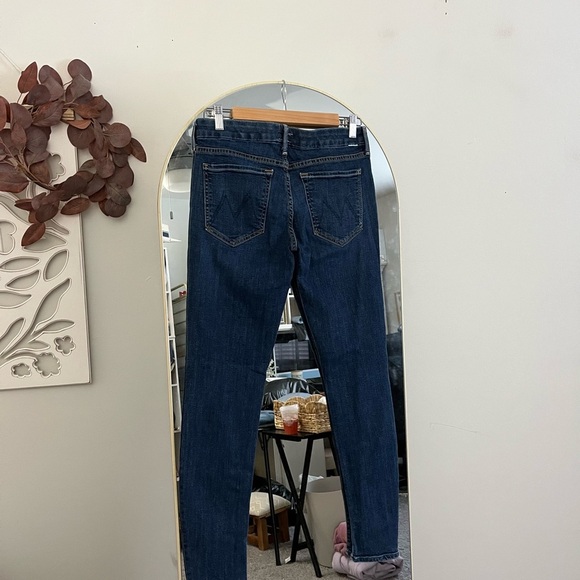 MOTHER The Looker in Dark Blue Flowers from the Storm Skinny Jeans - Picture 4 of 11